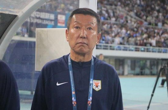 如果泰特在冬季加盟罗马，就可以同时填补这两个位置的漏洞。